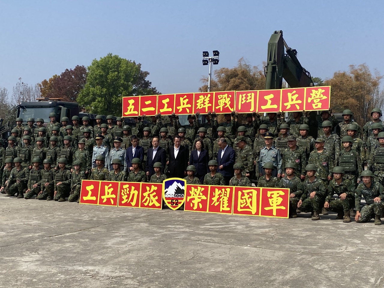南部水情嚴峻 總統嘉義視導52工兵群感謝清淤