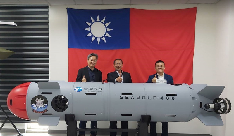 總統視察無人機國家隊  雷虎發表無人潛艦原型機