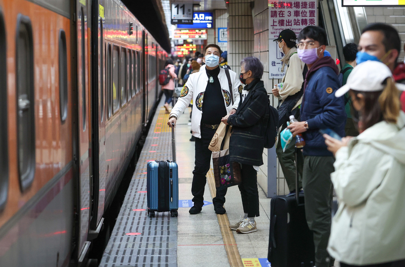 台鐵春節加開302班  東西幹線26、27日開放訂票
