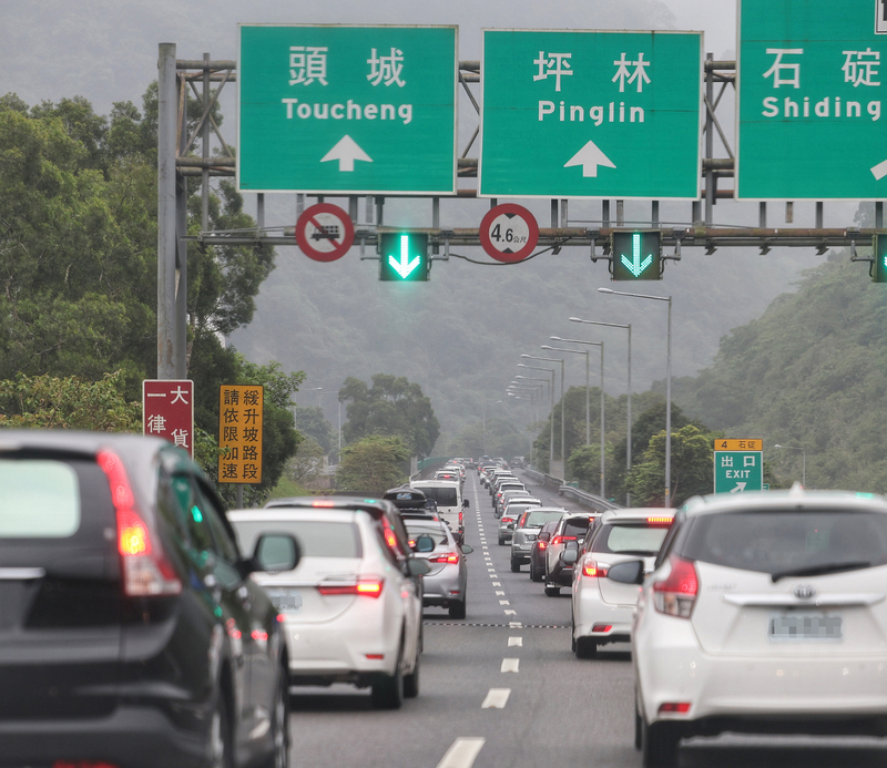 清明連假次日 估國5行車時間為平日5至7倍