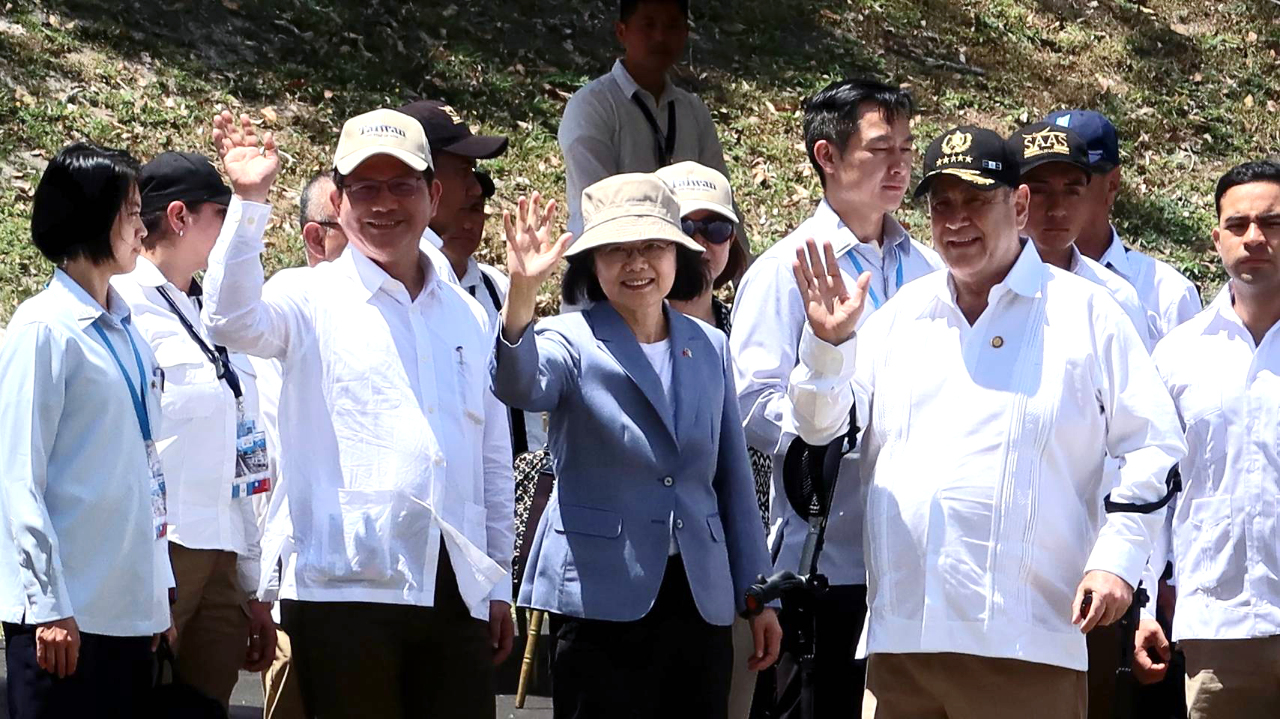 蔡總統出訪／參訪蒂卡爾馬雅文化 蔡總統、賈麥岱振臂互道加油