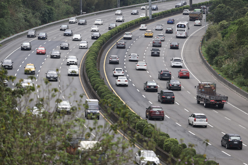 國道北返車潮湧現 避開下午12個易塞路段