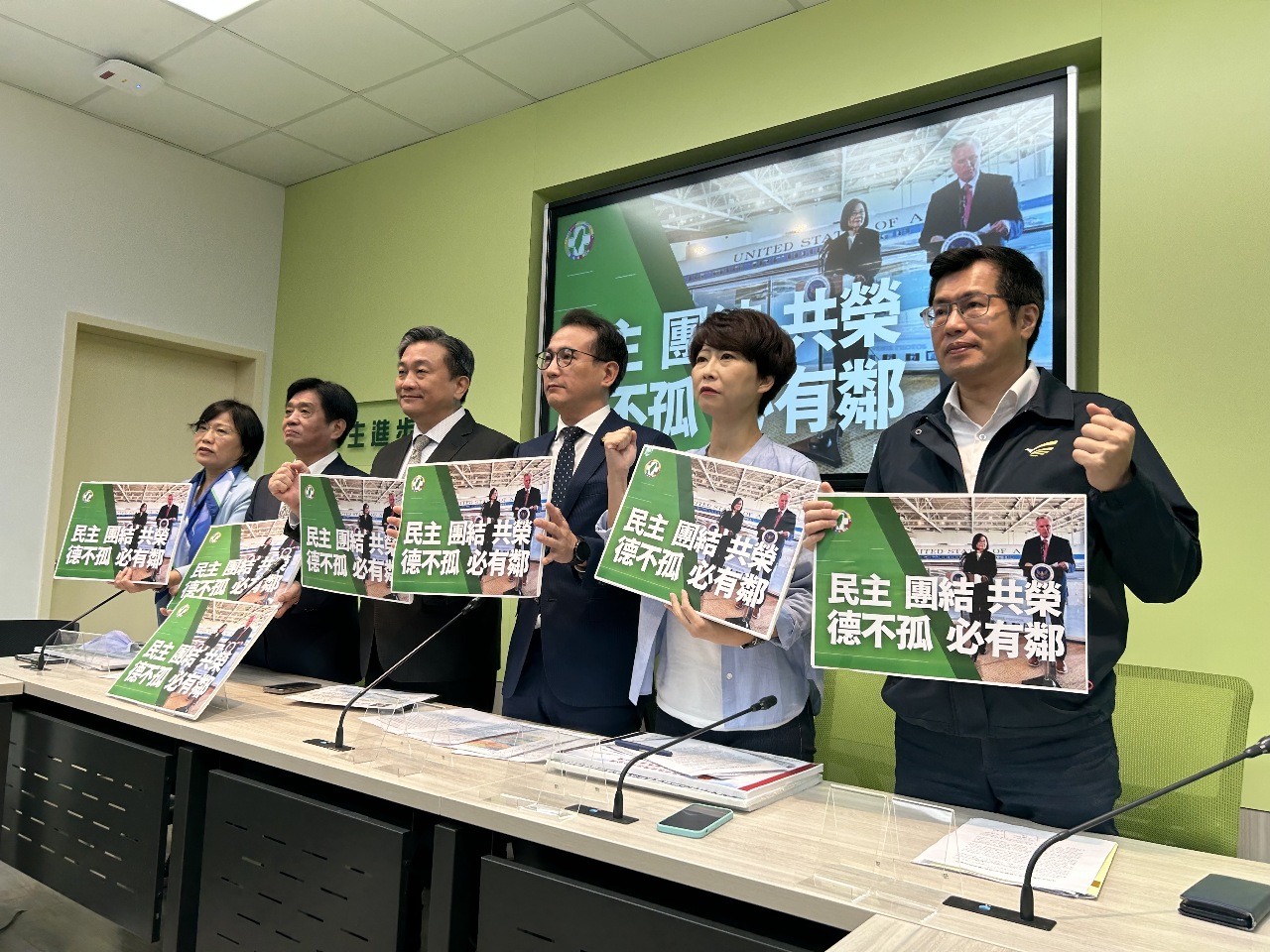 蔡麥會／綠讚展現民主國家自信 藍稱未脫一中框架