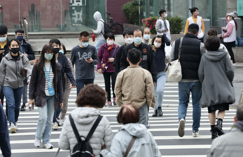 口罩令全面解除 醫療照護機構19日起建議佩戴