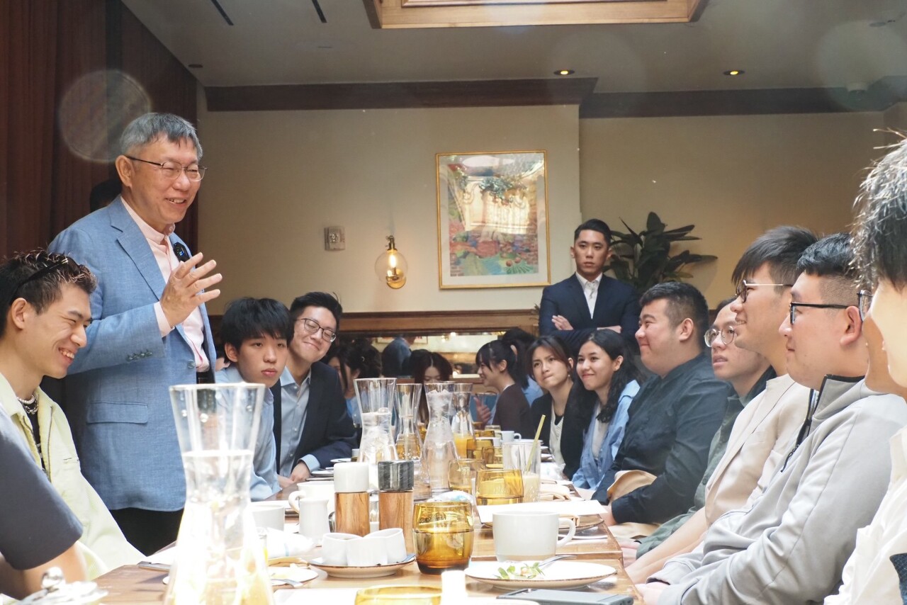 柯文哲會台生 坦言支持度僅20%難打破藍綠政治