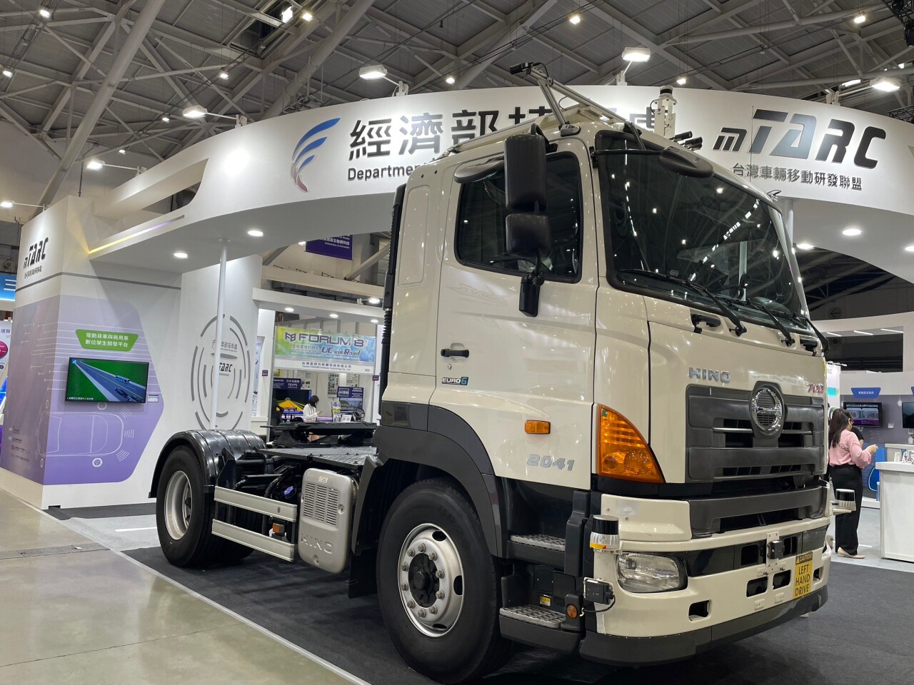 台灣首例！ 35噸自駕聯結車在澳洲高速公路奔馳