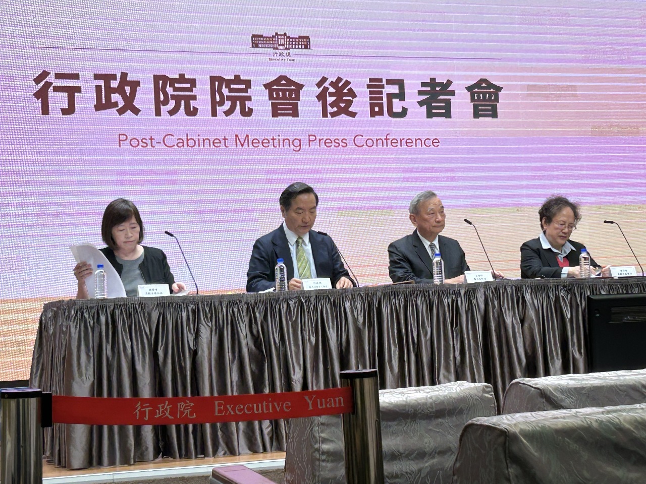 政院將設個資保護委員會 非公務機關外洩最高罰千萬