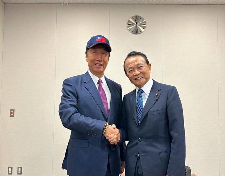 日本行 郭台銘會麻生太郎