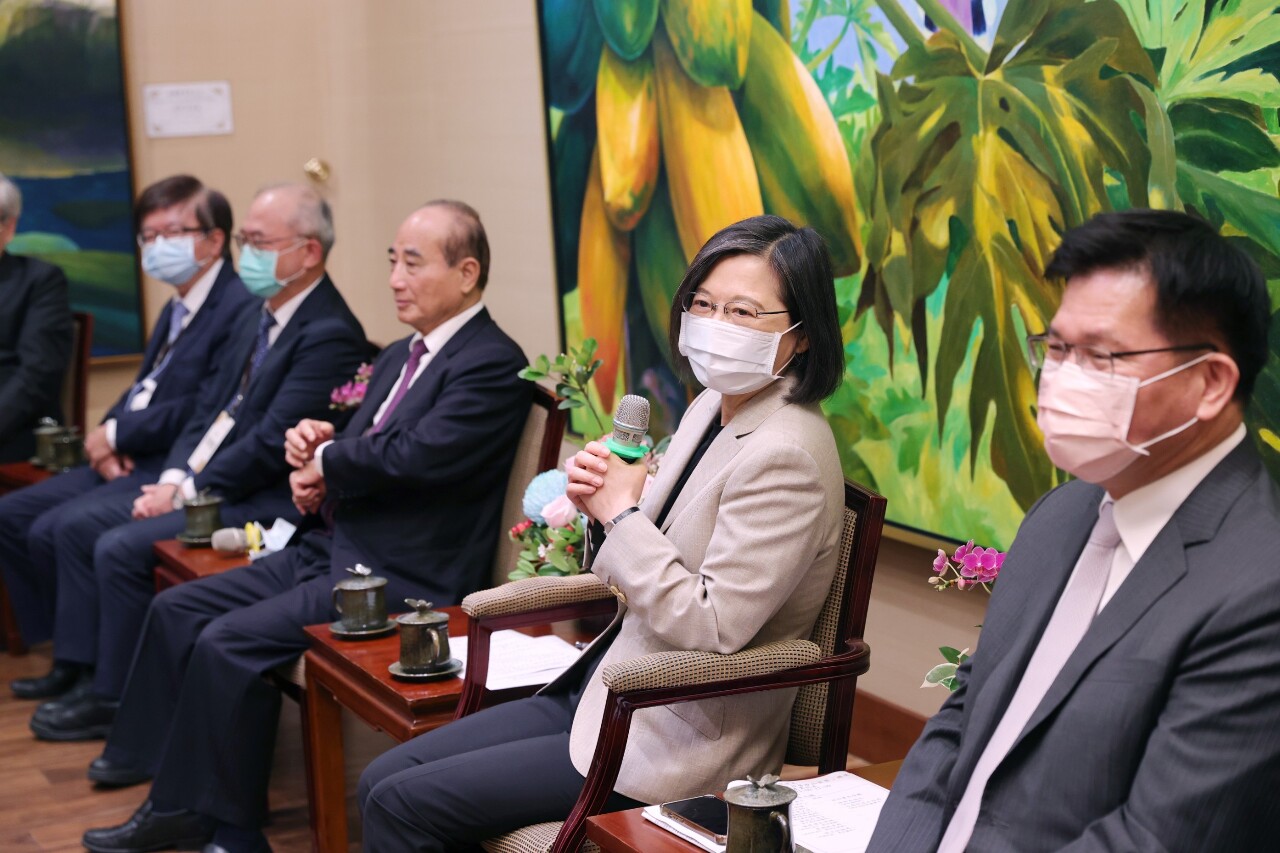 總統：放寬醫療法人投資企業限制 提高競爭力與技術研發