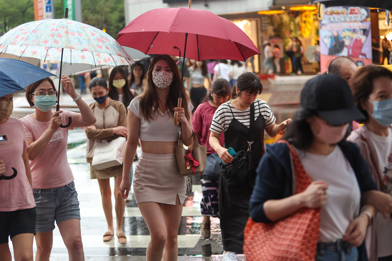 白天降雨明顯苗栗等6縣市大雨特報 台東防焚風高溫36度