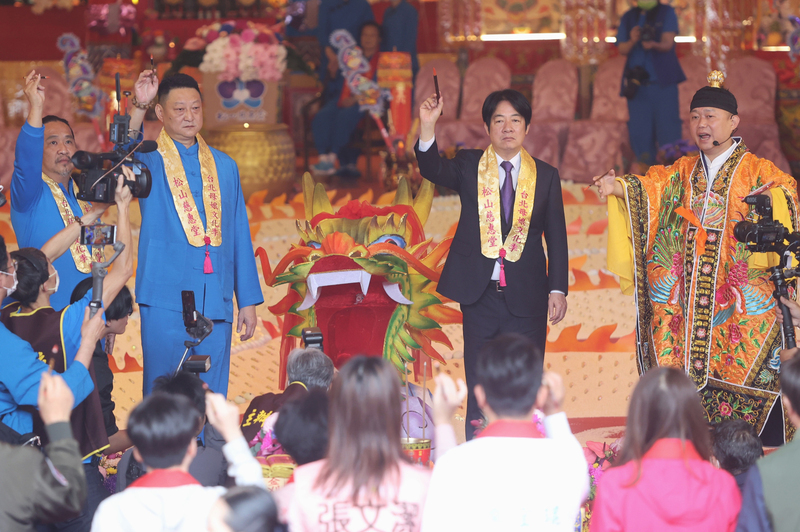 賴清德錯身朱立倫 祈求母娘天降甘霖