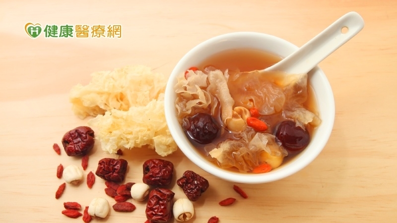 豬腳、銀耳誰能養顏美容？食藥署：植物無膠原蛋白