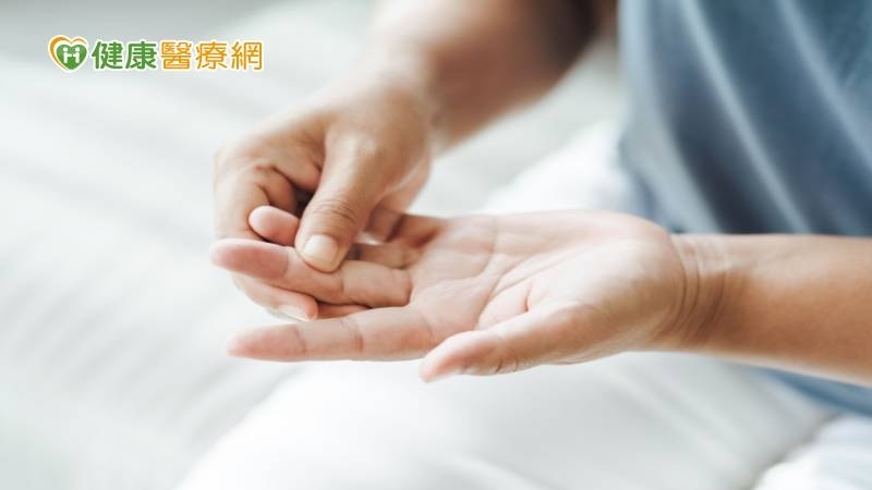 6旬男痛風每月都發作！醫：注意飲食還需「1事」才有用