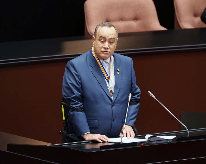 瓜國總統賈麥岱立院演說 高呼「台灣萬歲」撼全場