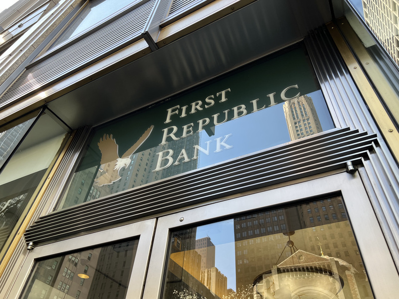 美第一共和銀行存款銳減 單日市值蒸發近半
