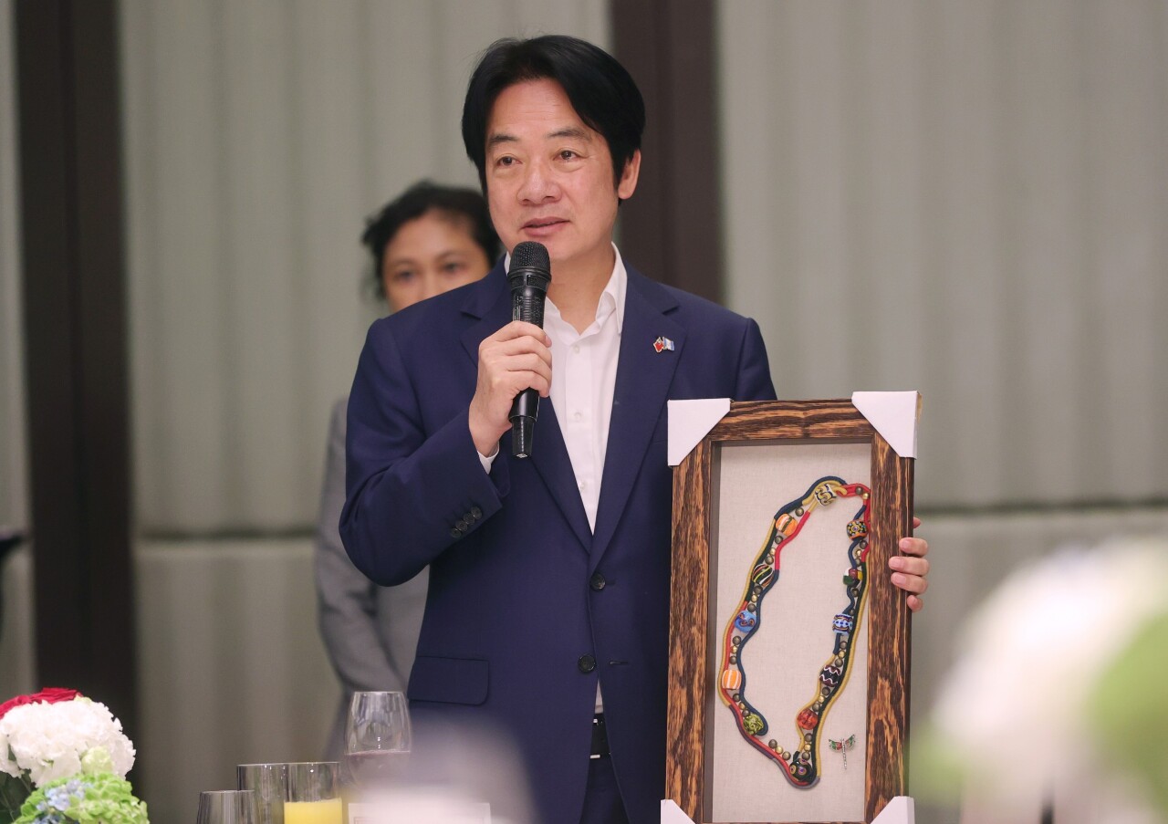宴請賈麥岱  賴副總統贈台灣狀琉璃珠