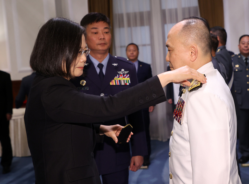 國軍重要高階幹部授勳暨授階 總統盼強化訓練與戰力