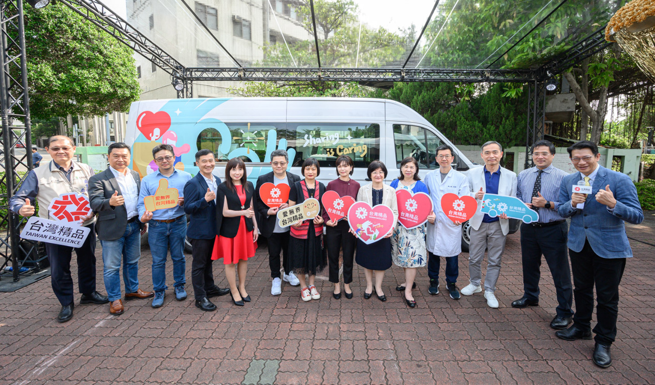 愛無界公益提案 數位牙科巡迴車5月啟航(影音)