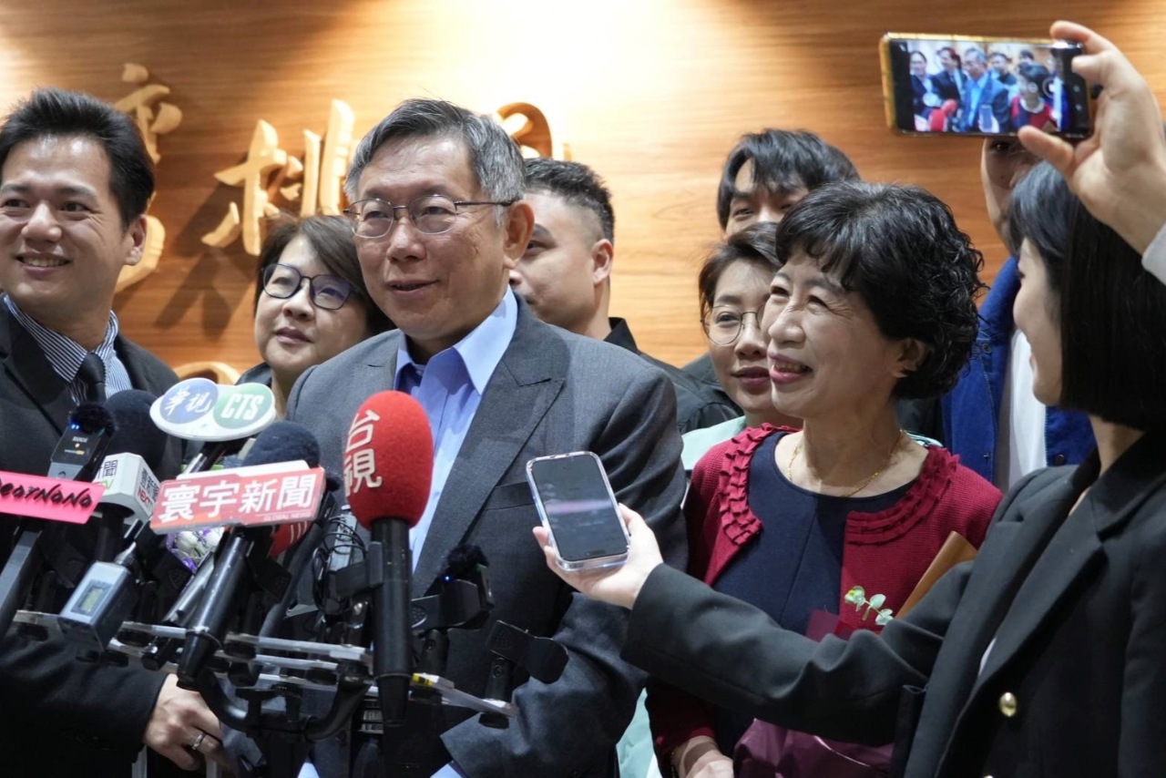 柯文哲返台 批議會藍黨團護航侯友宜是扣分