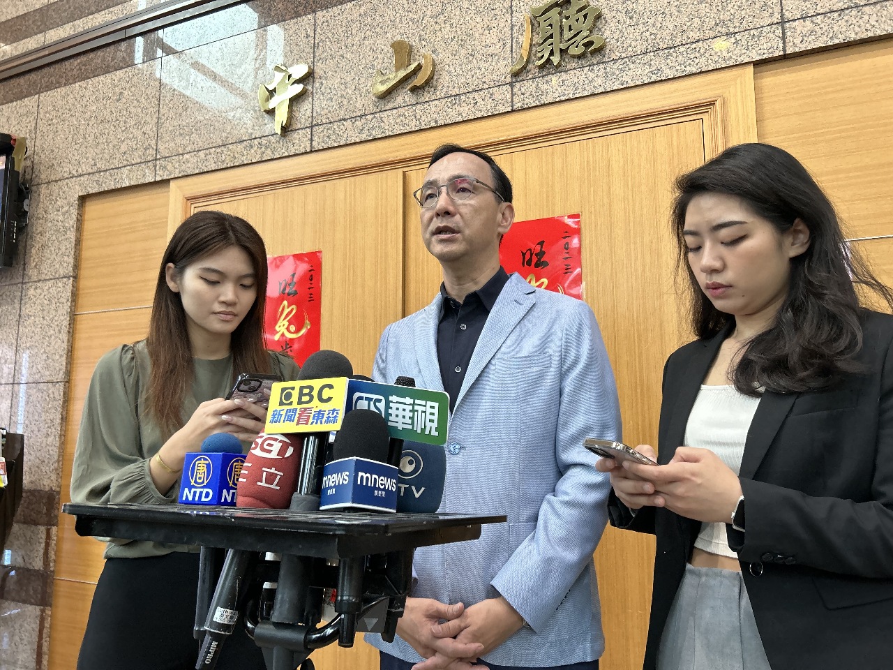 柯文哲登記選總統 朱立倫：堅持合作決心