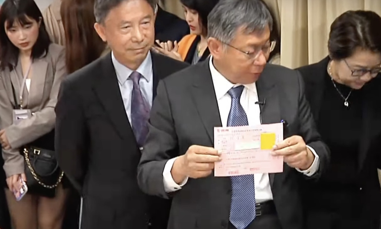 柯文哲總統選定了 批「藍白合」密室權力分配