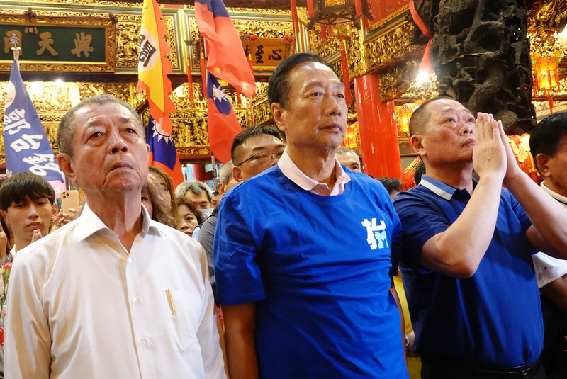 郭台銘屏東造勢  正副議長出席力挺