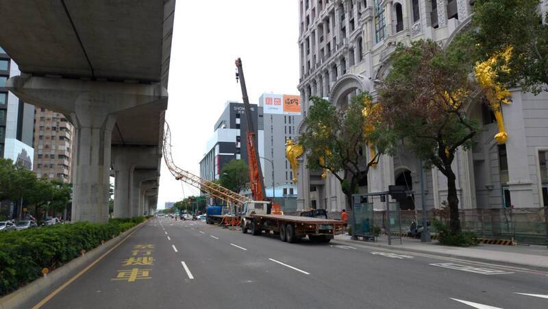 台中捷運遭吊臂砸中 陳揆: 全力救助傷患