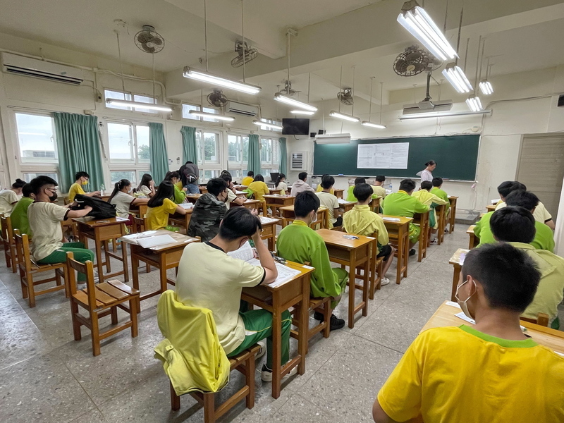 國中教育會考報名歷年新低 19.2萬人5/18上陣