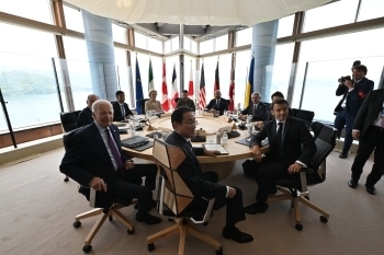 澤倫斯基與G7領袖合影 峰會將談烏克蘭局勢(影)