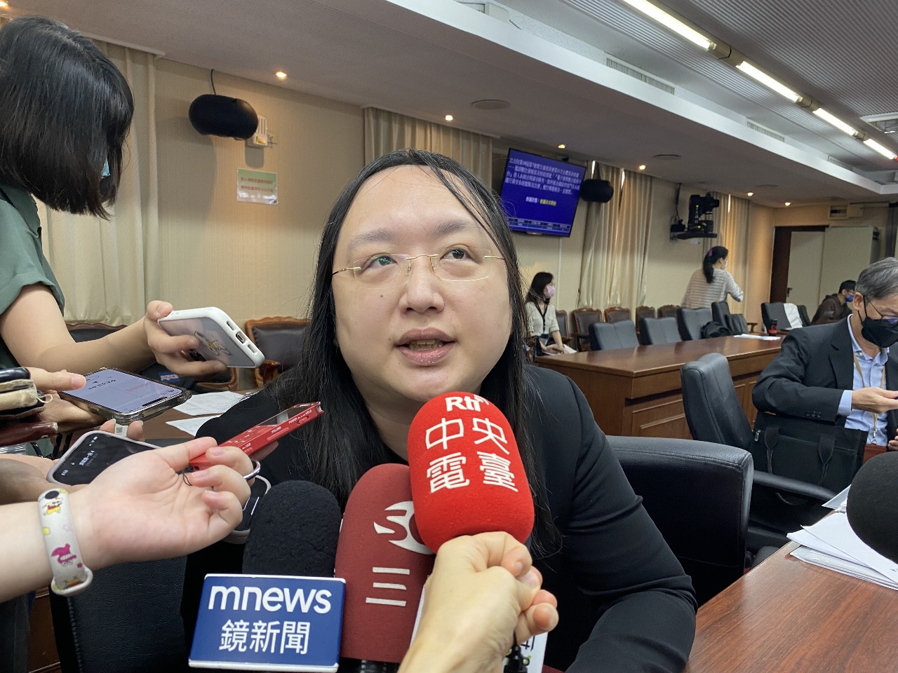 誠品疑似個資外洩事件 唐鳳：重點是「換成防火建材」