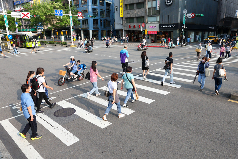 借鏡韓國改善行人道安 李孟諺：研擬縮減市區路寬、全面限速50公里