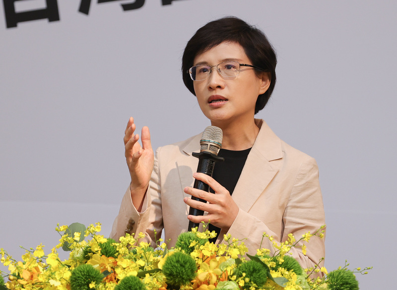 守護台灣民主 鄭麗君拋「積極和平」概念