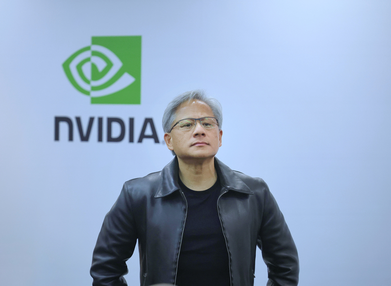 穿黑皮衣的兆元男 AI教父黃仁勳旋風襲台