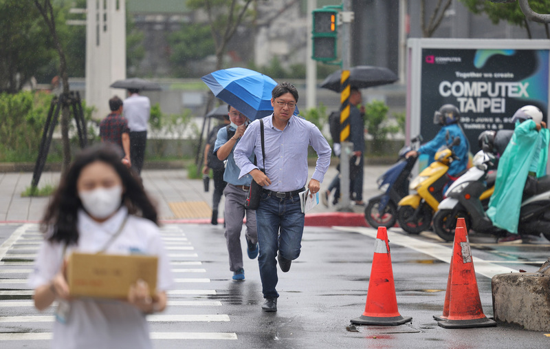 瑪娃颱風北上 北東易雨 南高金高溫36度