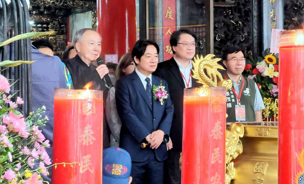 賴清德赴覺修宮參香 未回應民進黨爆性騷吃案事件