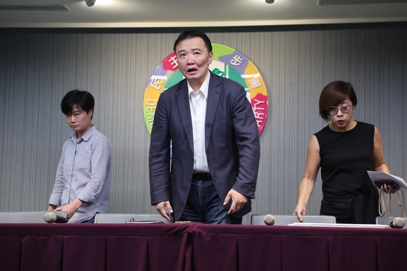 民進黨看藍白合 批歹戲拖棚、各懷鬼胎