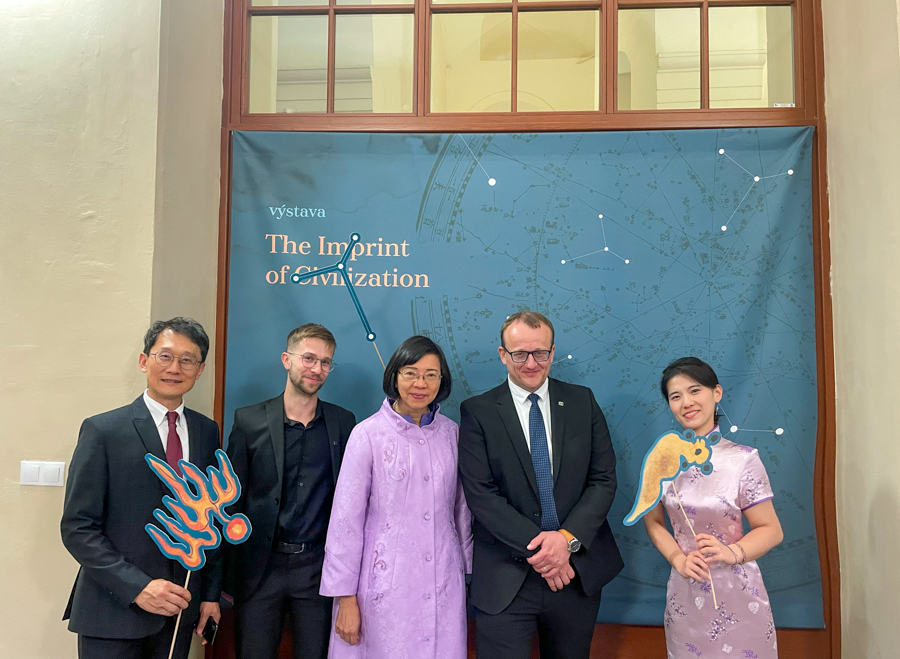 國圖古籍文獻展 捷克國家圖書館揭幕