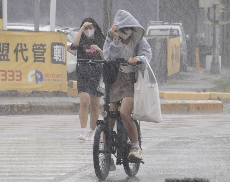 易有短延時強降雨 中南部雨勢持續而明顯