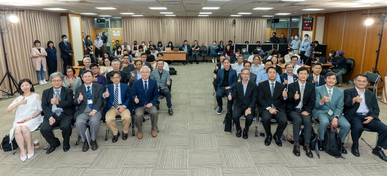 台版可信賴AI對話引擎初步成果  會翻譯、寫信、自動摘要