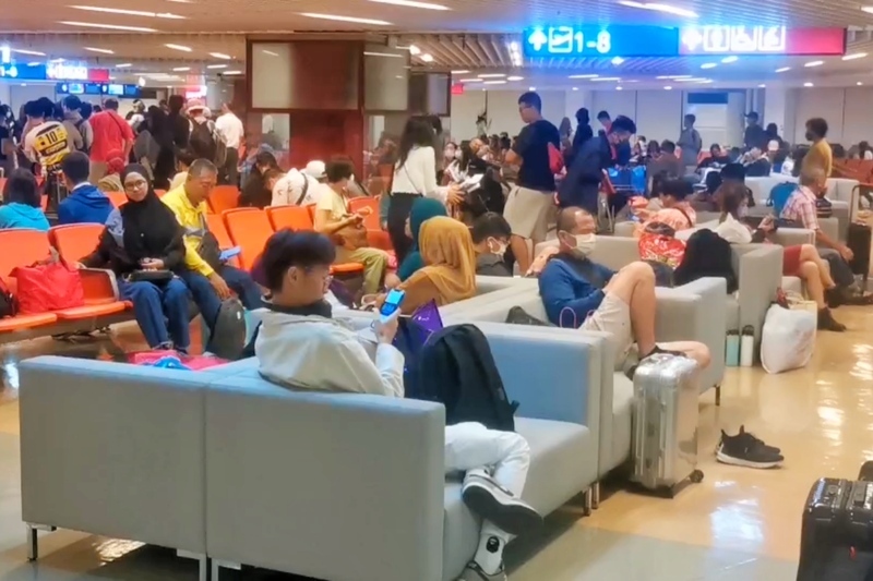 桃園飛吉隆坡航班故障  亞航補償旅客餐券抵用券