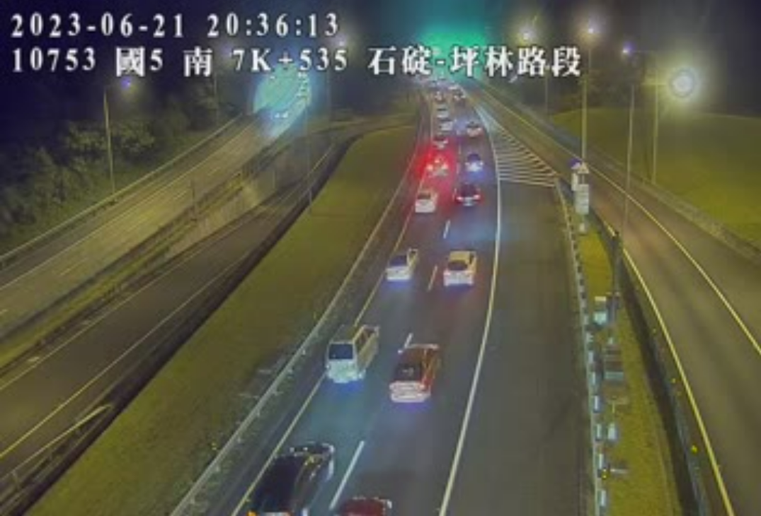 端午連假首日  國道車流估平日1.4倍、國5南向壅塞11小時