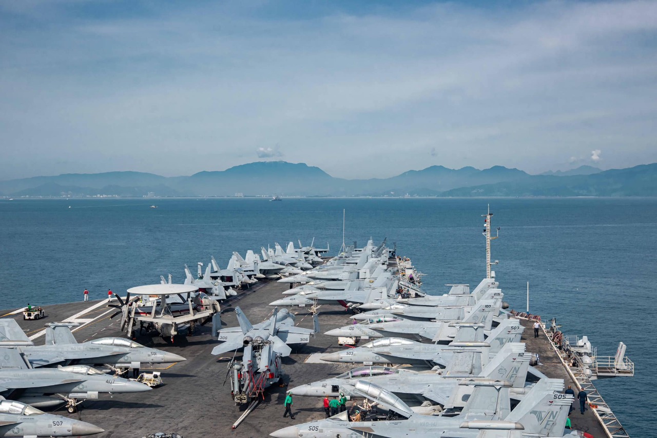 中國船艦入侵越南海域後 美航母訪問越南峴港