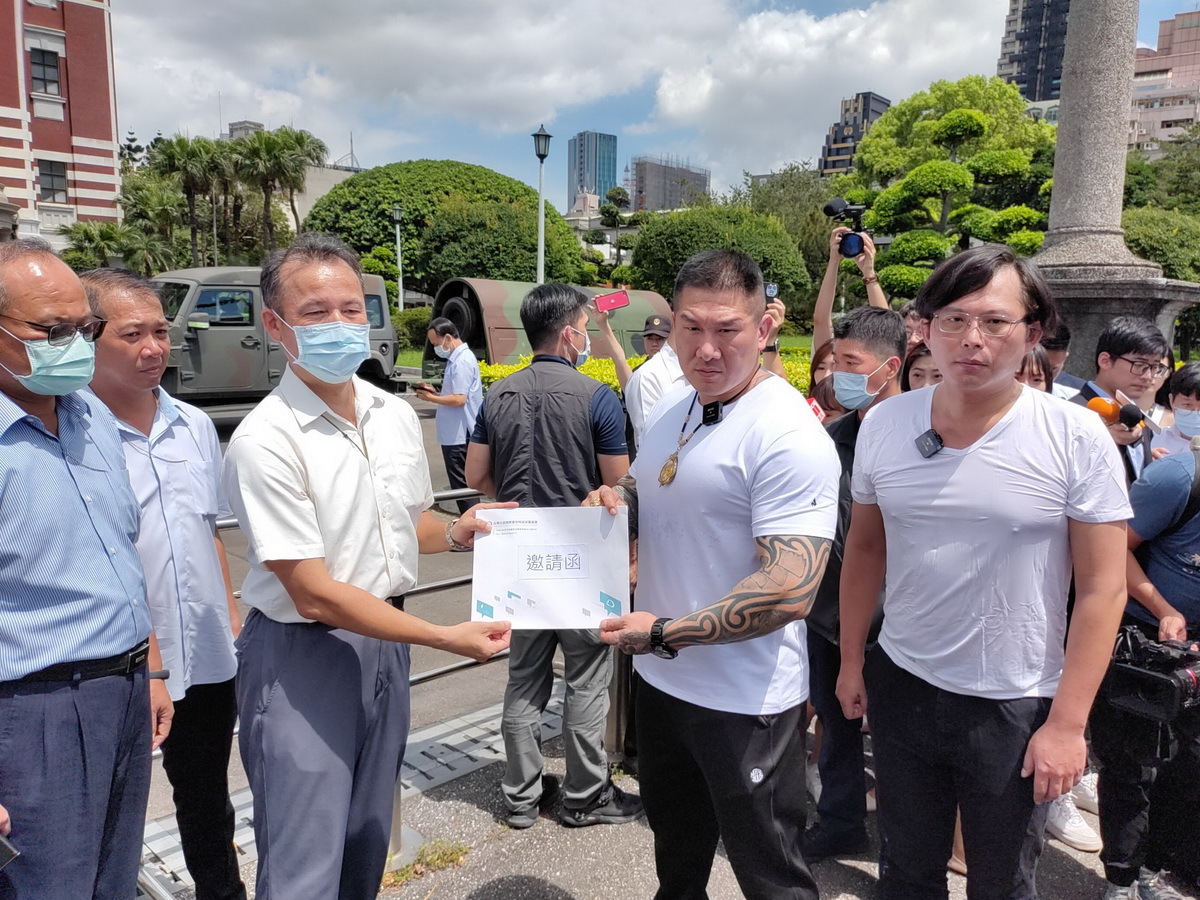 凱道集會訴求公平正義 黃國昌偕館長邀總統出席