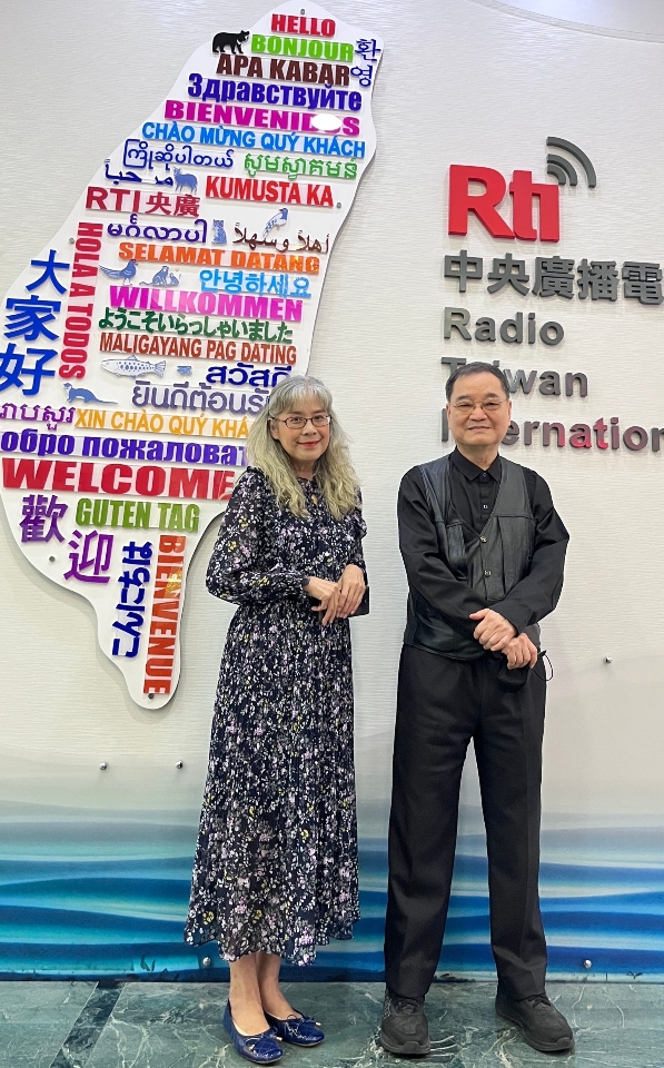 宇宙光百人大合唱音樂總監 容耀