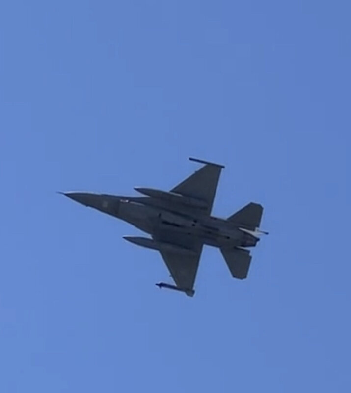 戰機衝場、運輸機降落台東機場 民眾大呼過癮