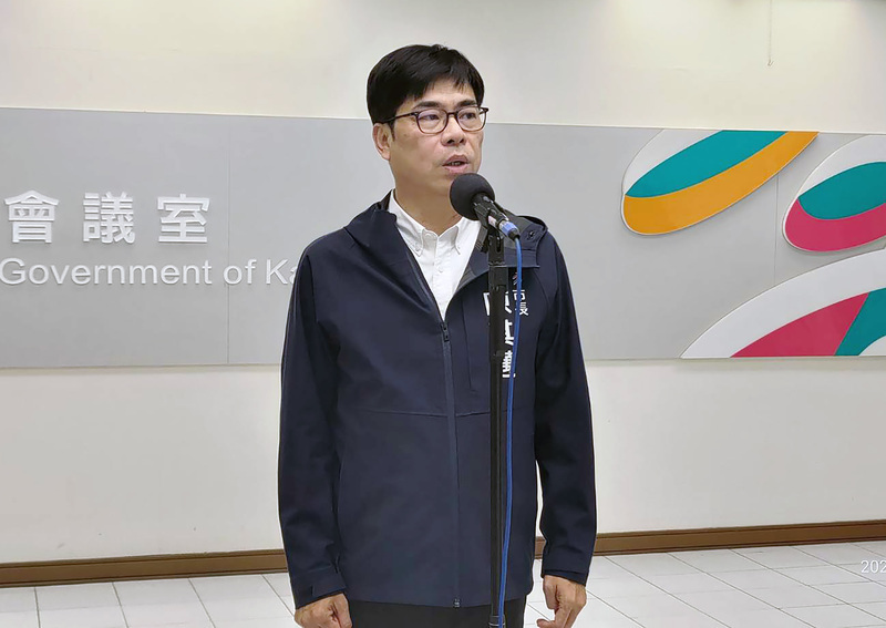 探視高雄命案失親童  陳其邁致歉：社會局做得不夠