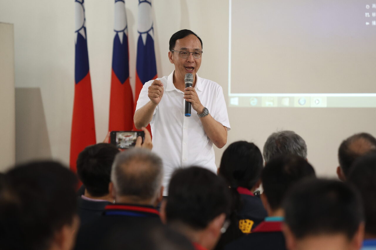 顏寬恒和柯文哲同台爭議 朱立倫：參拜媽祖沒問題