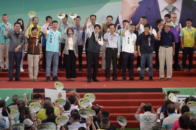 屏東後援會成立 賴清德左批九二共識右批服貿