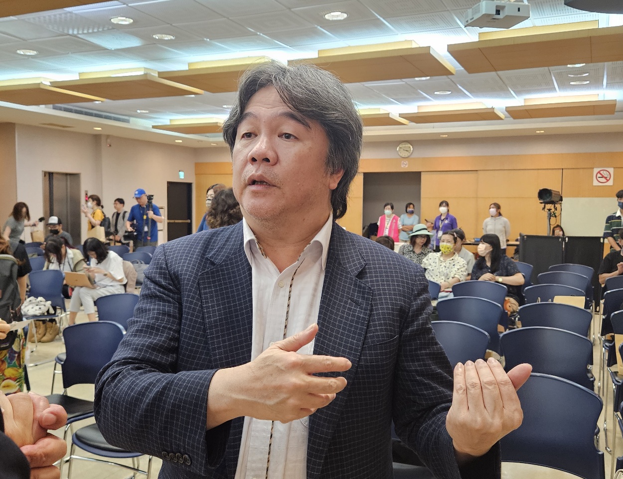 王必勝：高端董事會同意授權公布合約