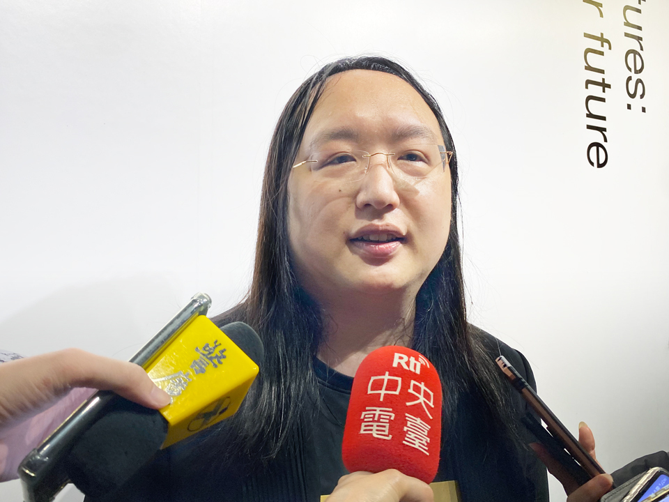 防詐新招年底上路 唐鳳：政府簡訊將採3碼制識別